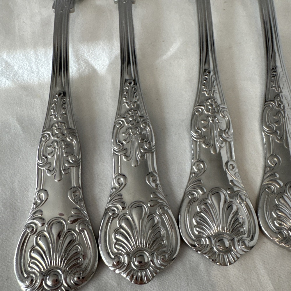 Towle 18/10‎ Stainless Flatware Hotel Kings Shell Lot of 8 Dinner Forks 8 7/16" - Picture 2 of 12
